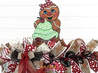 DIY Gingerbread Cupcake Wreath Rail