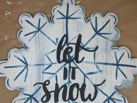 "Let It Snow" Wreath Rail | A Paint-by-Line Tutorial